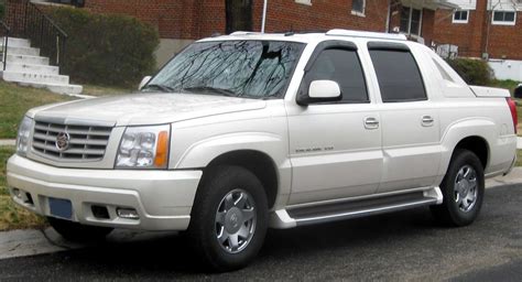 2003 Cadillac Escalade EXT Owners Manual